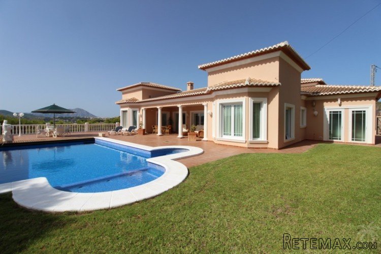 Luxury villa (2001) on a very large plot with lots of.. - 3