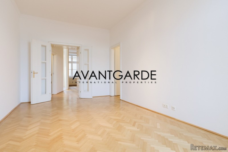 Classic Viennese apartment in prime..