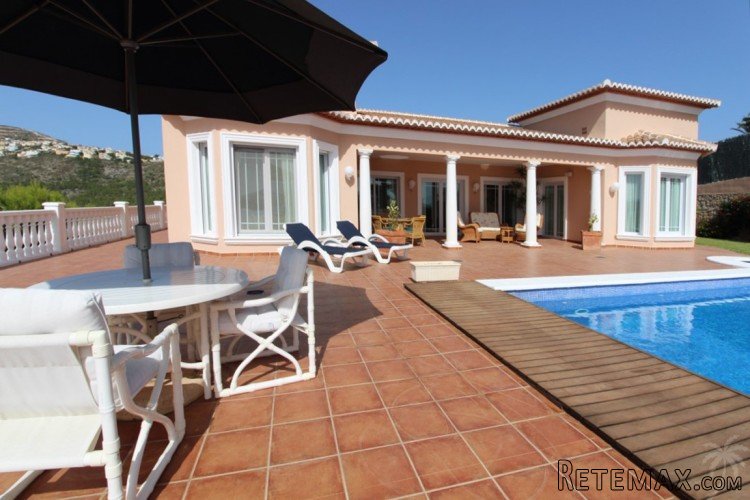 Luxury villa (2001) on a very large plot with lots of.. - 4