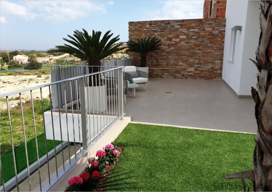 Rojales is situated very close to La Marquesa golf course.. - 5