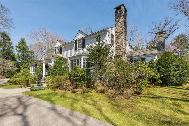 6 bedroom House For Sale: 647 Lake..