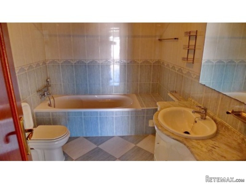 First Floor Two Bedroom Apartment Close.. - 2