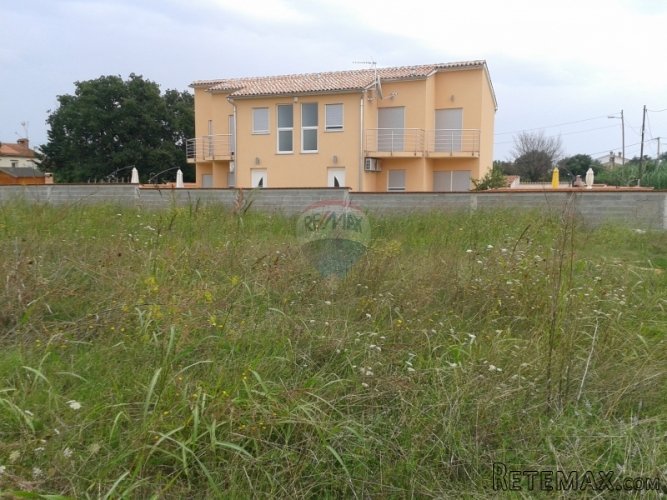 LIŽNJAN GRAĐEVINSKO ZEMLJIŠTE 593 m2 - 2