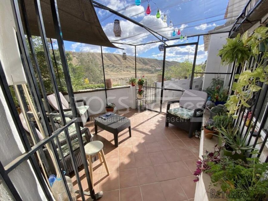 NEW & EXCLUSIVE LISTING TO VOSS HOMES - A Quaint & Quirky.. - 2