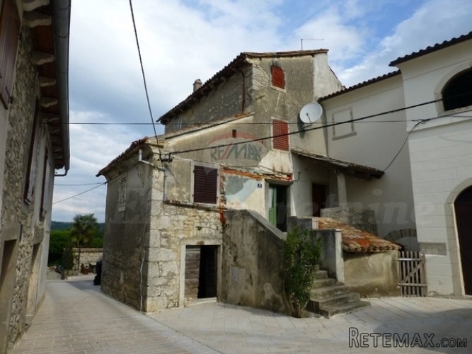 Pićan,kuća u starogradskoj jezgri.Rijetkost na tržištu