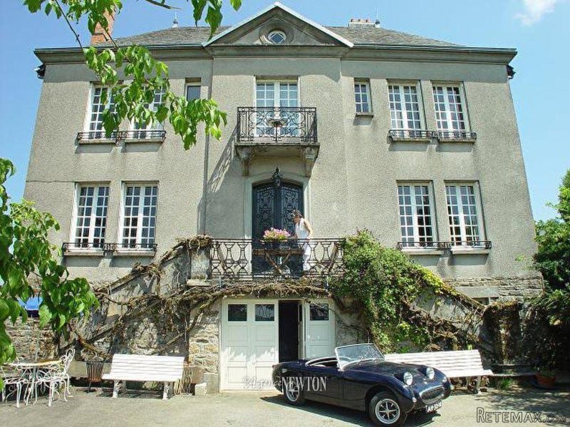 Correze. Seilhac. BEAUTIFUL 7 BEDROOM..