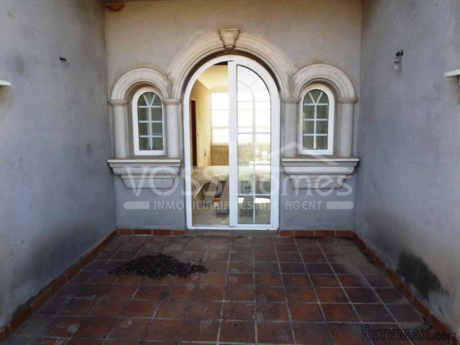 A HUGE 3 storey, 5 bedrooms, 3 bathrooms, with PRIVATE.. - 7