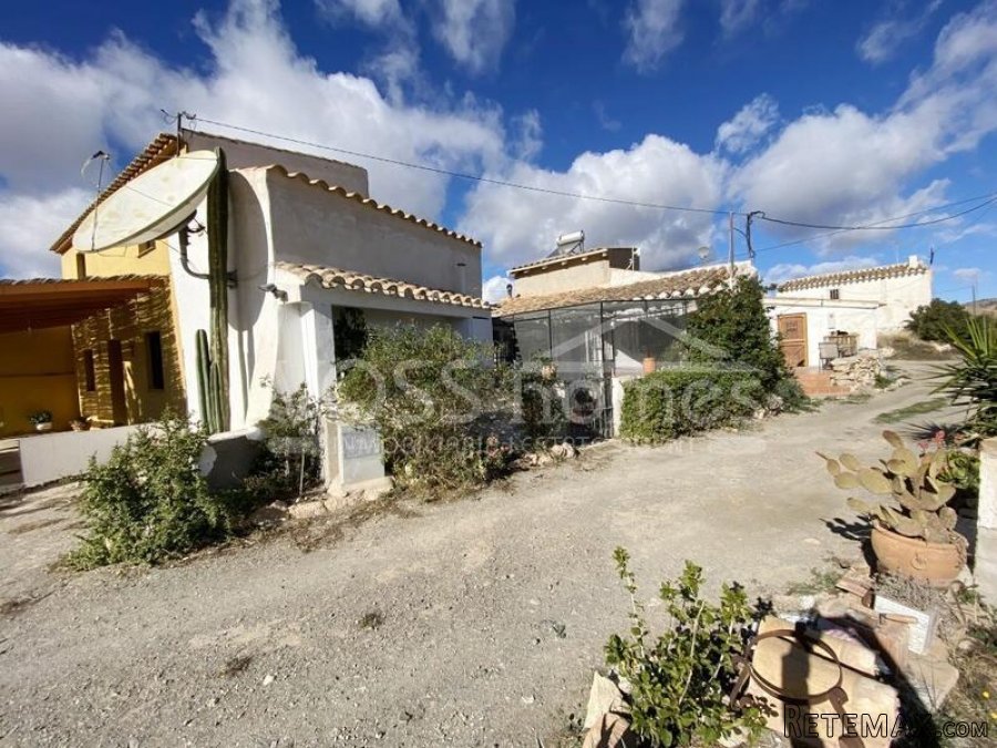NEW & EXCLUSIVE LISTING TO VOSS HOMES - A Quaint & Quirky.. - 8