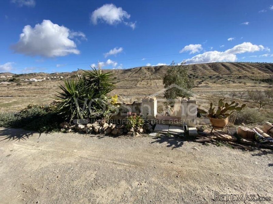 NEW & EXCLUSIVE LISTING TO VOSS HOMES - A Quaint & Quirky.. - 9