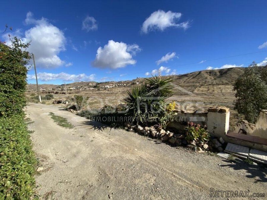 NEW & EXCLUSIVE LISTING TO VOSS HOMES - A Quaint & Quirky.. - 10