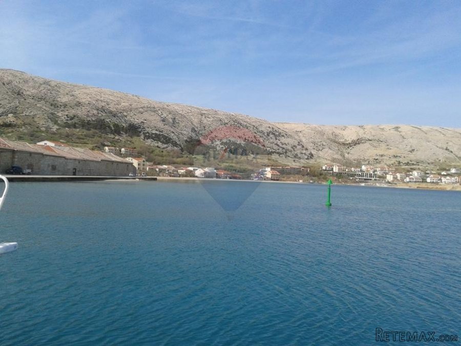 PAG, Građevinski teren 100m od gradske plaže
