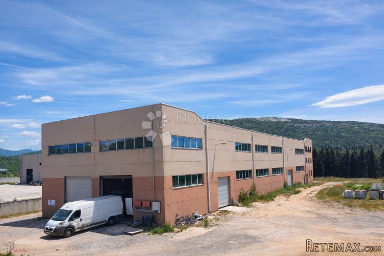 Skladišno-poslovna hala 2.199,80 m² - 2