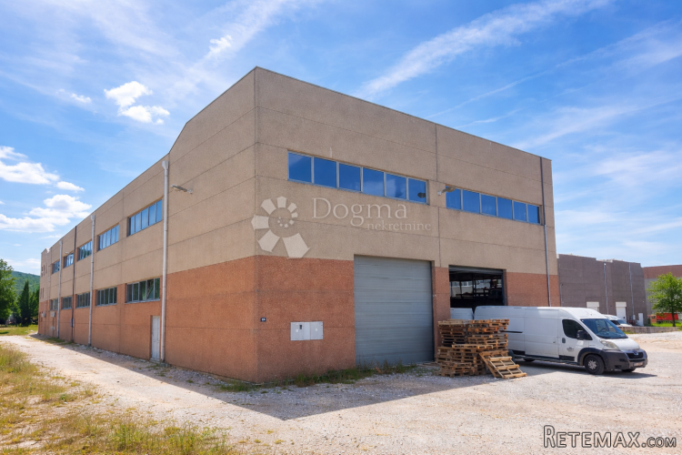 Skladišno-poslovna hala 2.199,80 m² - 3