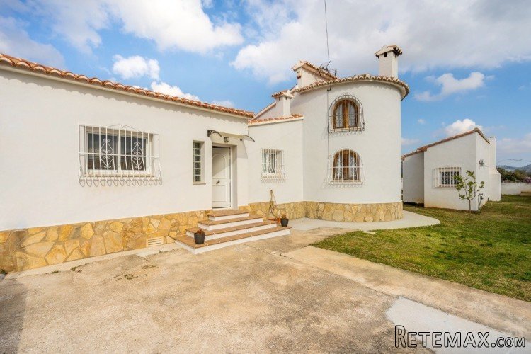 This classic style villa with a completely refurbished.. - 3
