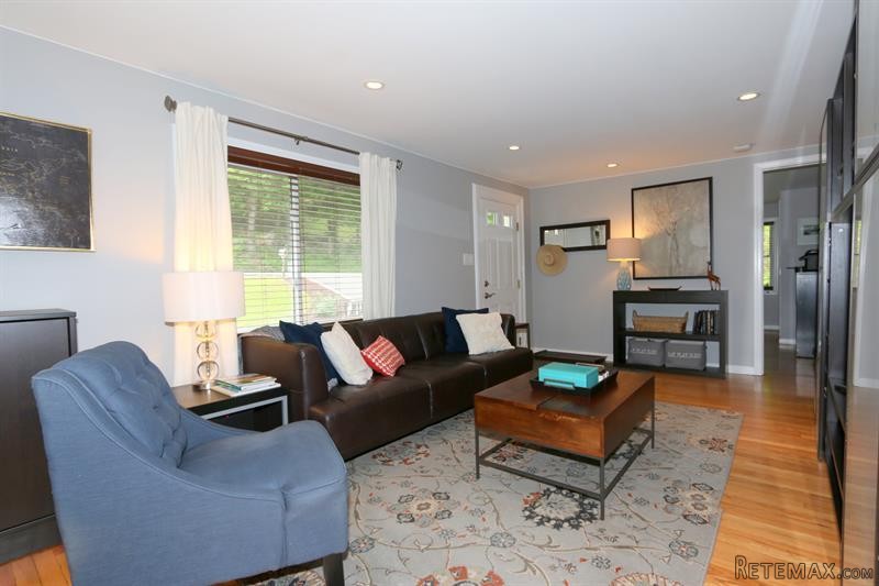 3 bedroom House For Sale: 516 Sprout.. - 2