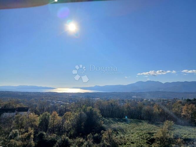 Samostojeća kuća s velikom okućnicom, pogled!