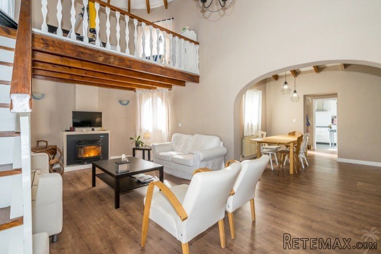This classic style villa with a completely refurbished.. - 4