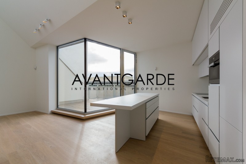 Modern top floor apartment - 2