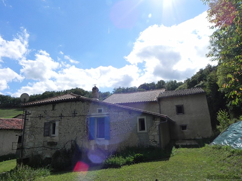 Old House With Gite And Barn On 4464m2