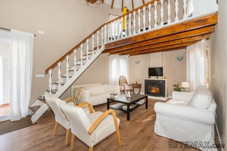 This classic style villa with a completely refurbished.. - 5