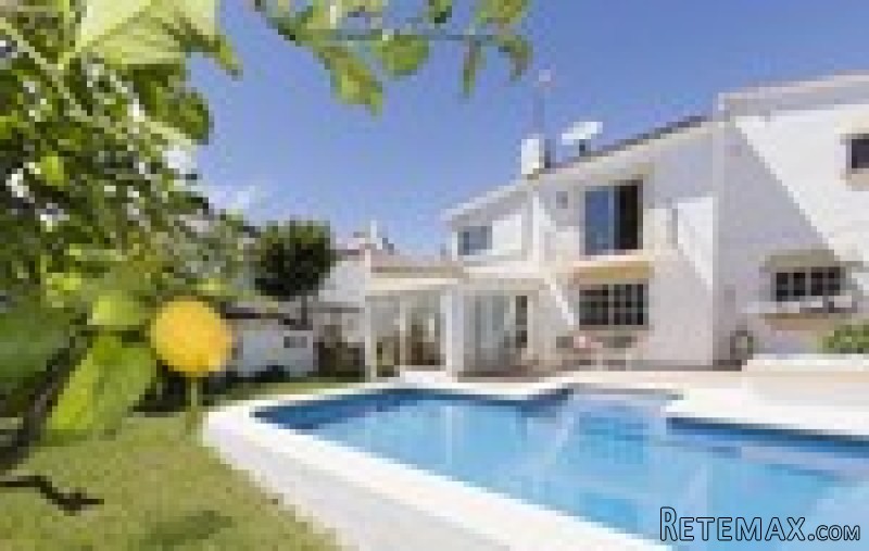 6 Bedrooms - Villa - Malaga - For Sale