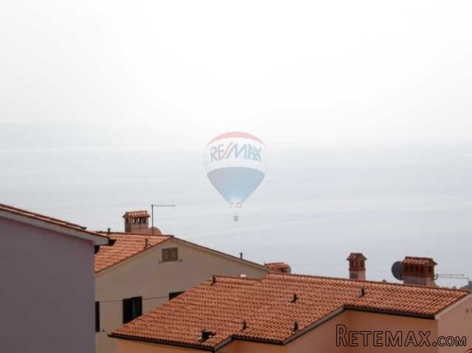 Dvoetažni stan u Rapcu s pogledom na more - 4