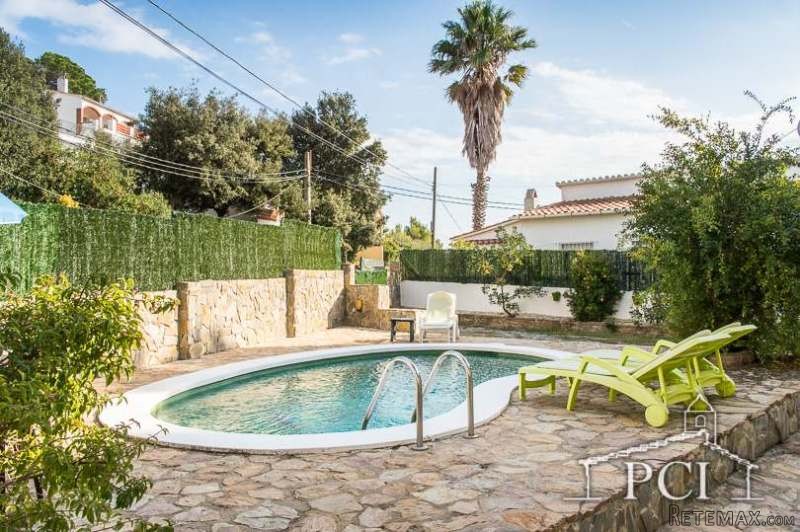 /082 Semi Detached house with private.. - 2