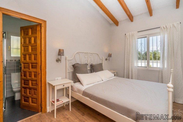 This classic style villa with a completely refurbished.. - 8