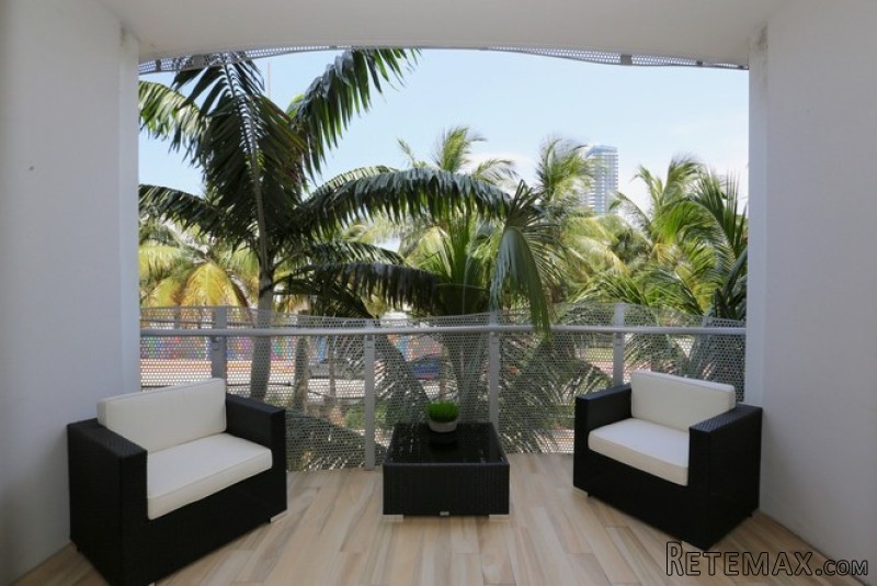 2 bedroom Flat For Sale: 2100 PARK AV #.. - 2