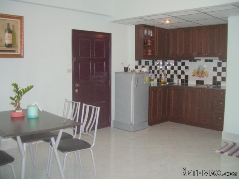 Large 1 bedroom, 2 living-room condo at.. - 2
