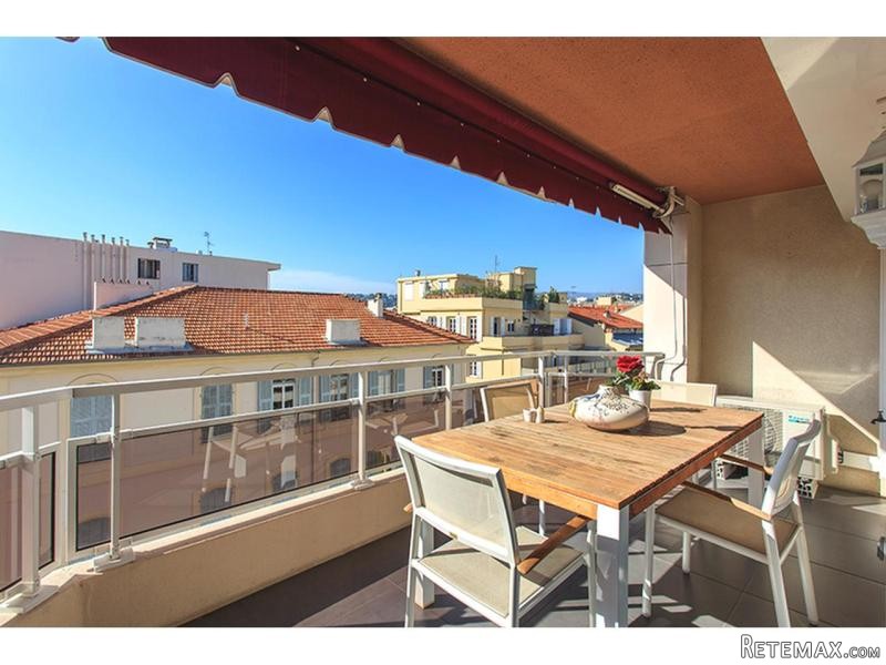 Sleek And Modern Two Bed In Centre Ville - 2