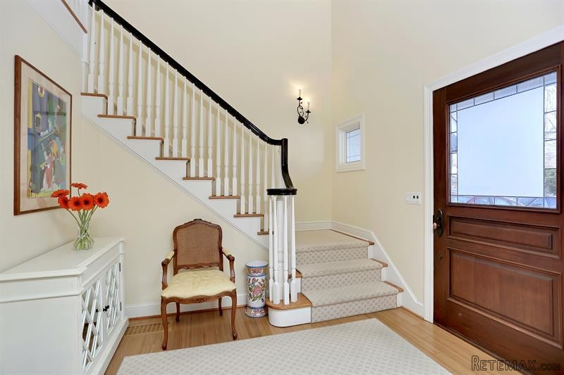 5 bedroom House For Sale: 38 Benjamin.. - 2