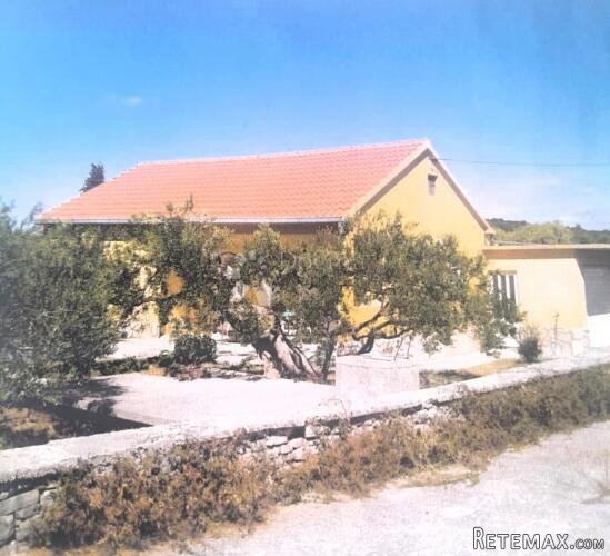 Kuća Hvar- Zastražišće 110m2 + 500m2 okučnice