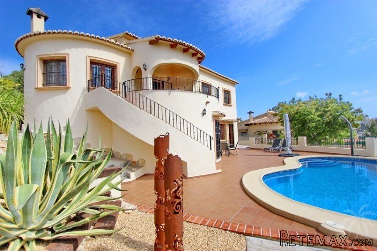 Reservers! This impressive 4 bedroom, 3 bathroom villa is.. - 2