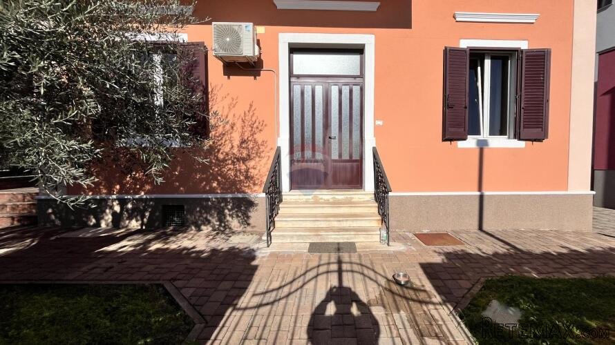 Istra, Umag Punta, prostrani stan prvi red do mora