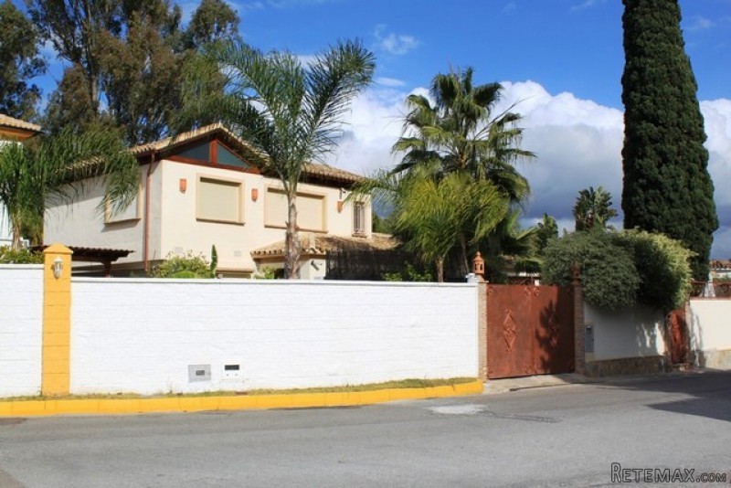 5 Bedrooms - Villa - Malaga - For Sale