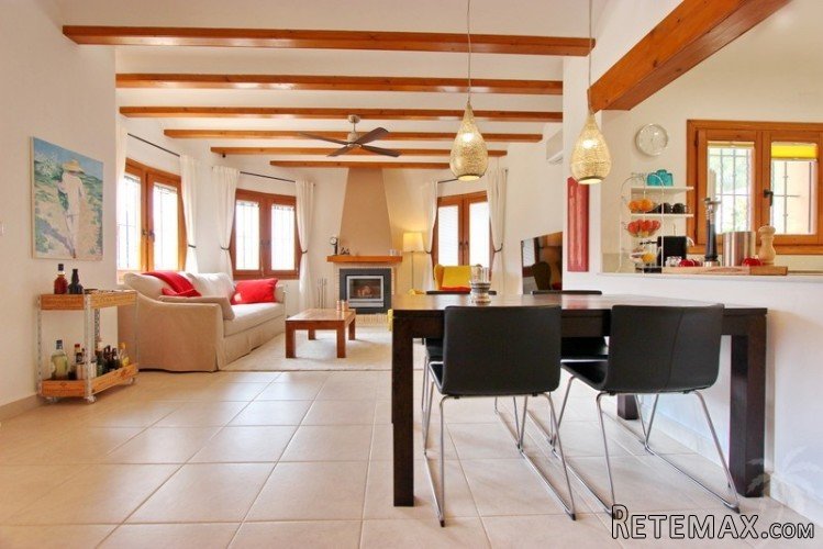 Reservers! This impressive 4 bedroom, 3 bathroom villa is.. - 8