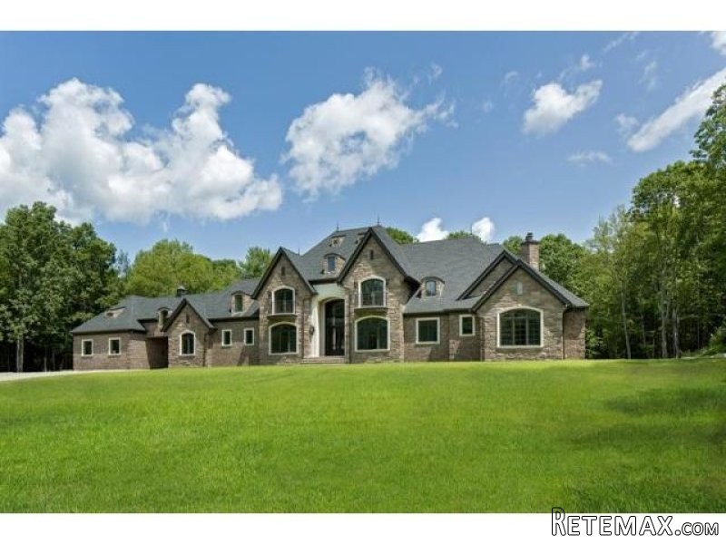 5 bedroom Residence For Sale: East..