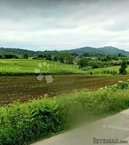 Veliko zemljište pogodno za kamp ili etno selo