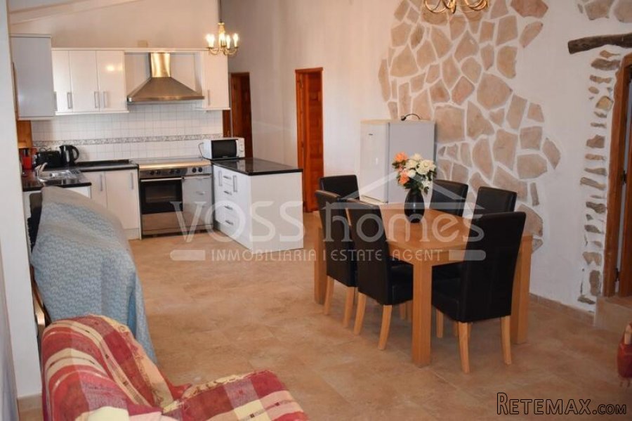 A full of character uniquely designed, renovated, full of.. - 11