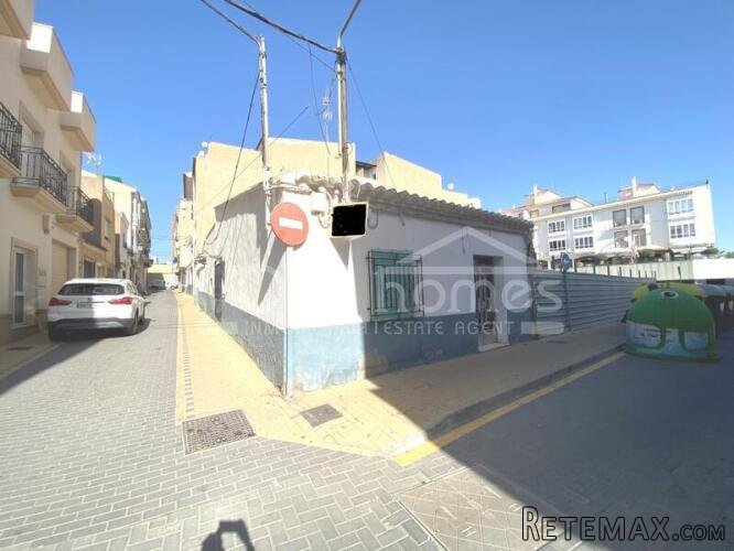 A great oportunity to be in the center of the thriving town.. - 11