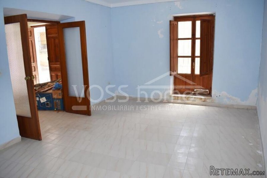 A huge 227m2, 3 storey village house to renovate modernise.. - 11