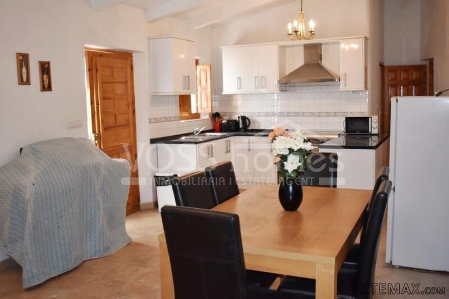 A full of character uniquely designed, renovated, full of.. - 12