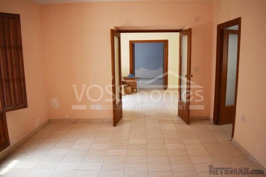 A huge 227m2, 3 storey village house to renovate modernise.. - 12