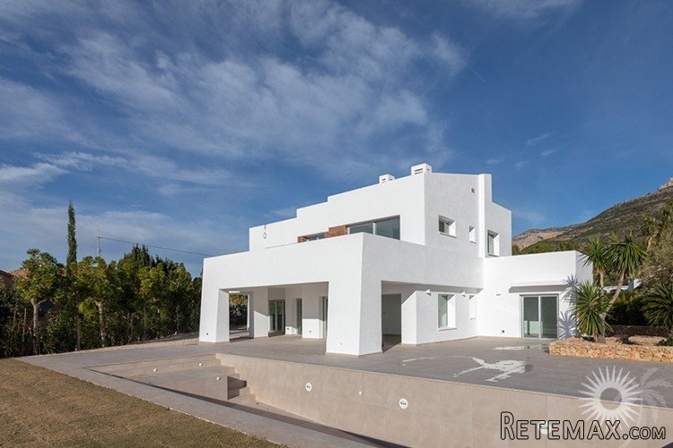 A luxury 4 bedroom, 4.. - 2