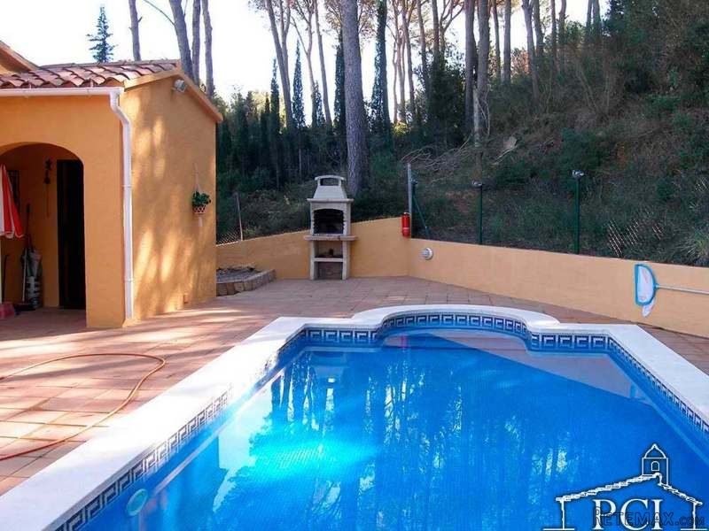 Detached house with private pool.