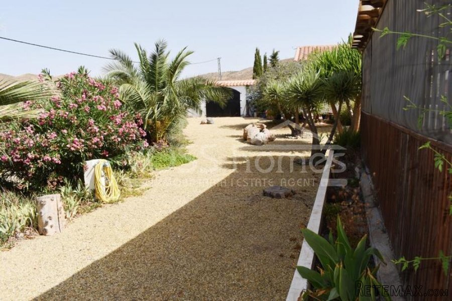 NEW TO VOSS HOMES - A very attractive country villa for.. - 12