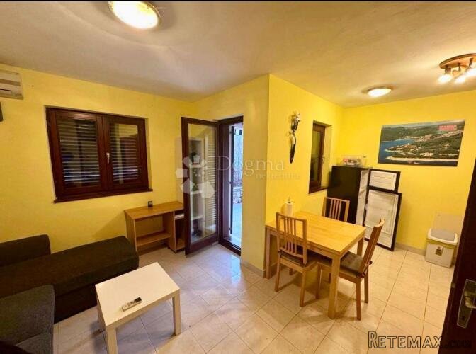 Rabac – Prizemni apartman s terasom i parkingom - 2