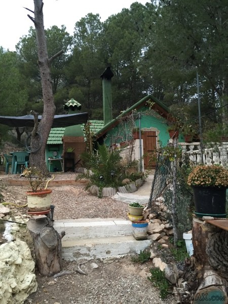 3 bedroom, 1 bathroom Farm / Country..