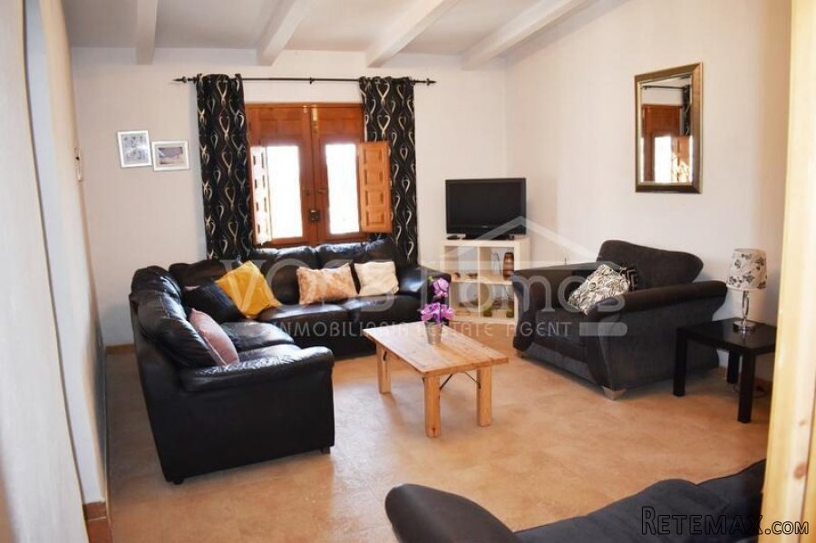 A full of character uniquely designed, renovated, full of.. - 13